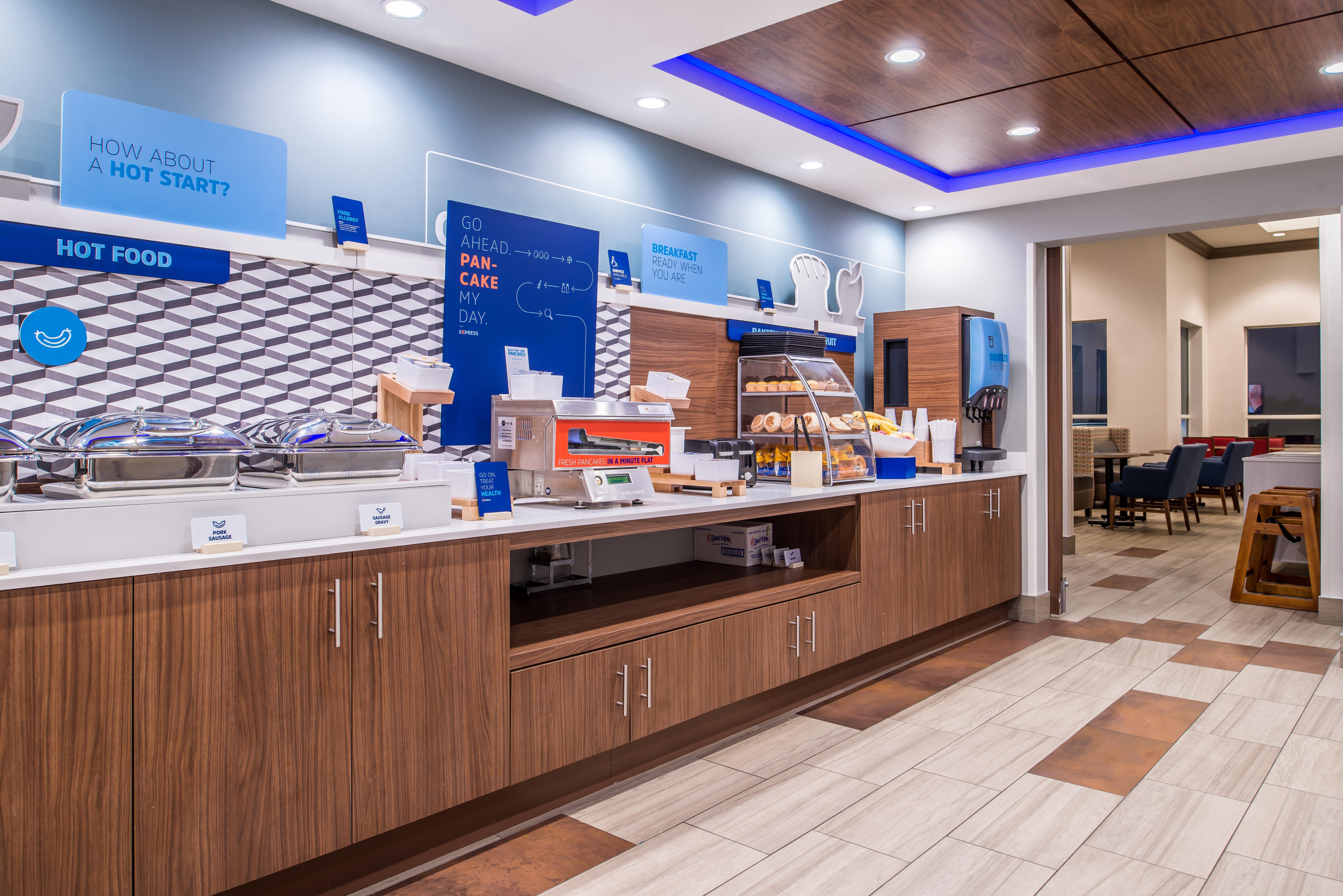 Holiday Inn Express Mystic By Ihg Bagian luar foto