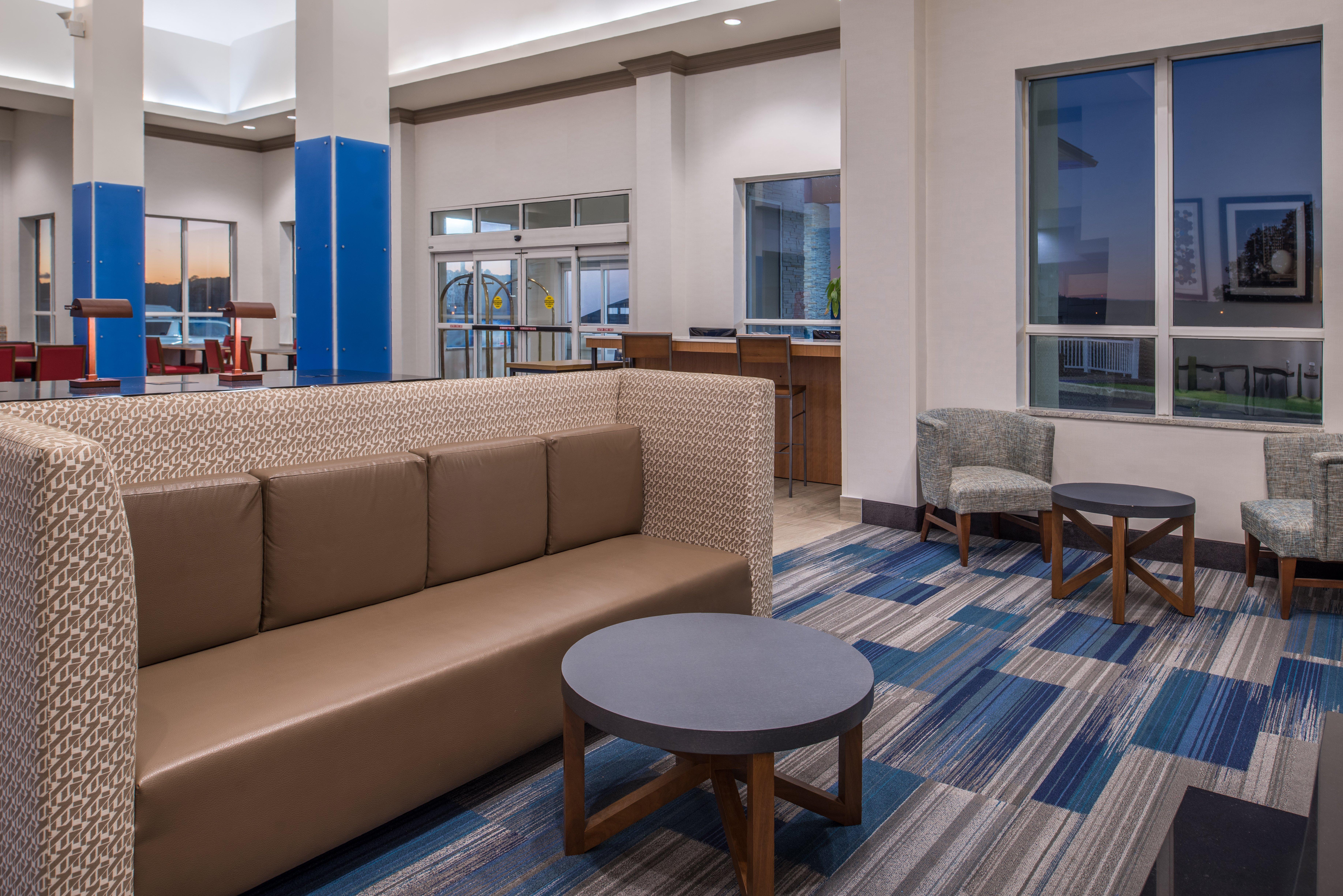 Holiday Inn Express Mystic By Ihg Bagian luar foto