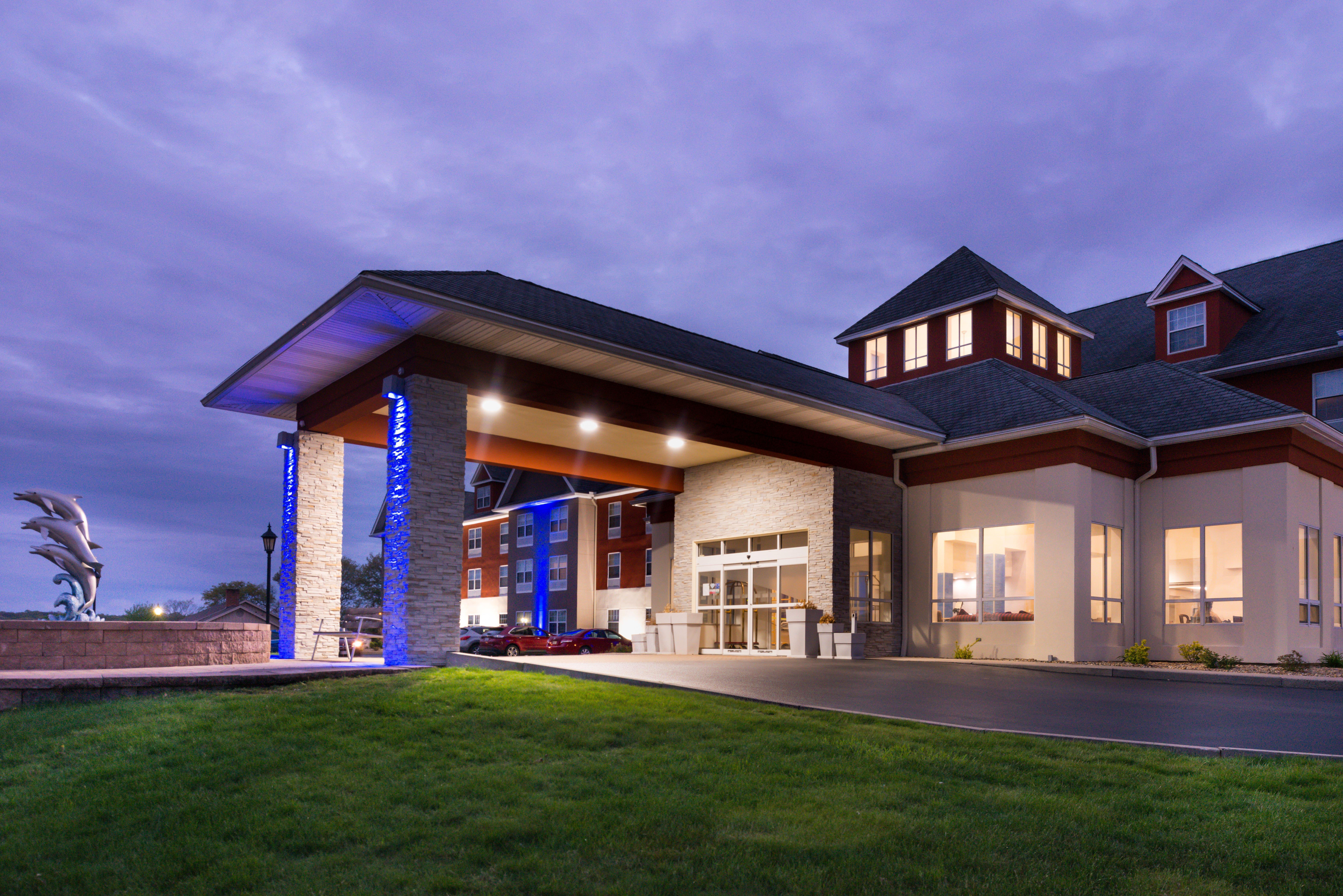 Holiday Inn Express Mystic By Ihg Bagian luar foto
