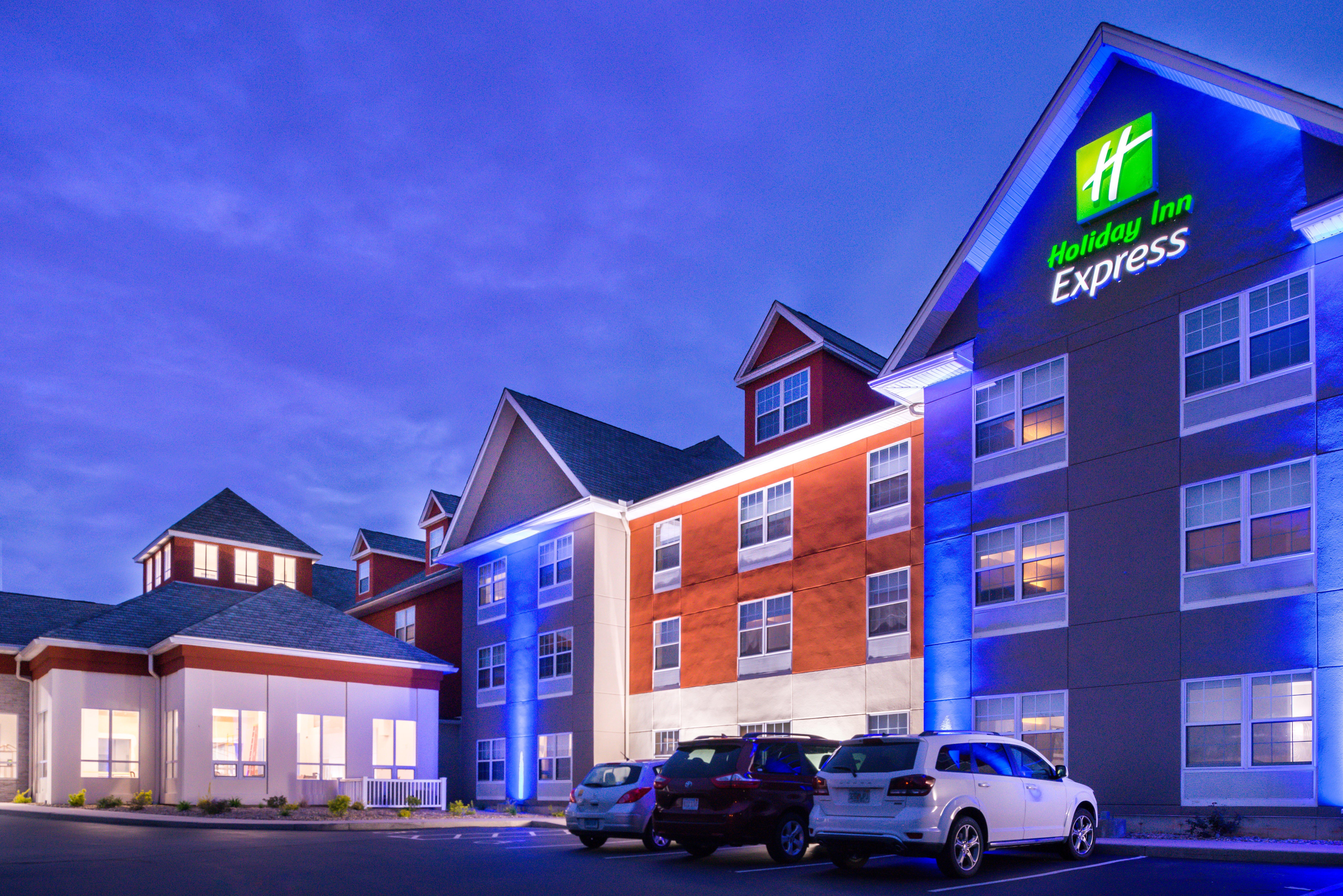 Holiday Inn Express Mystic By Ihg Bagian luar foto