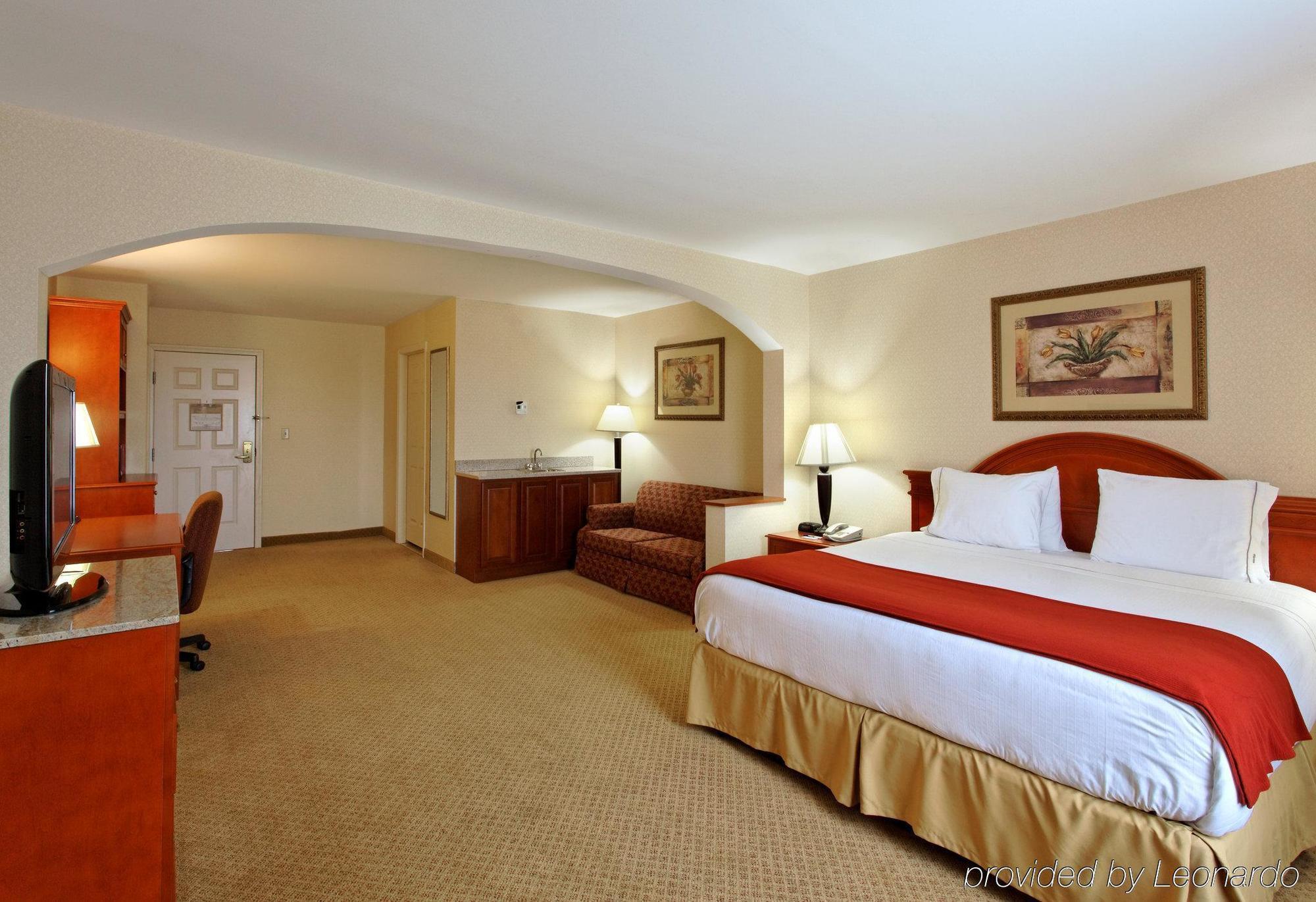Holiday Inn Express Mystic By Ihg Bagian luar foto