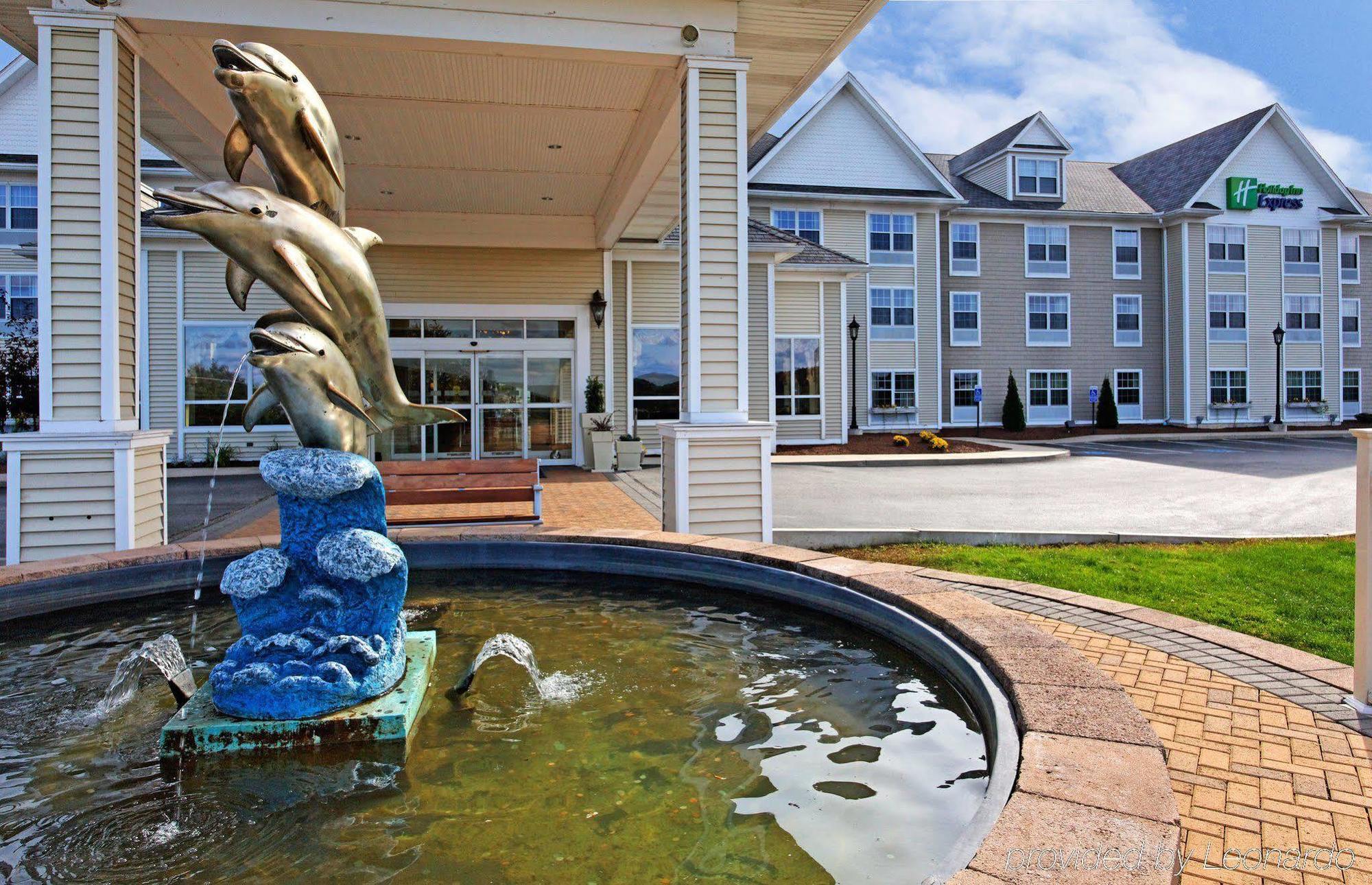 Holiday Inn Express Mystic By Ihg Bagian luar foto