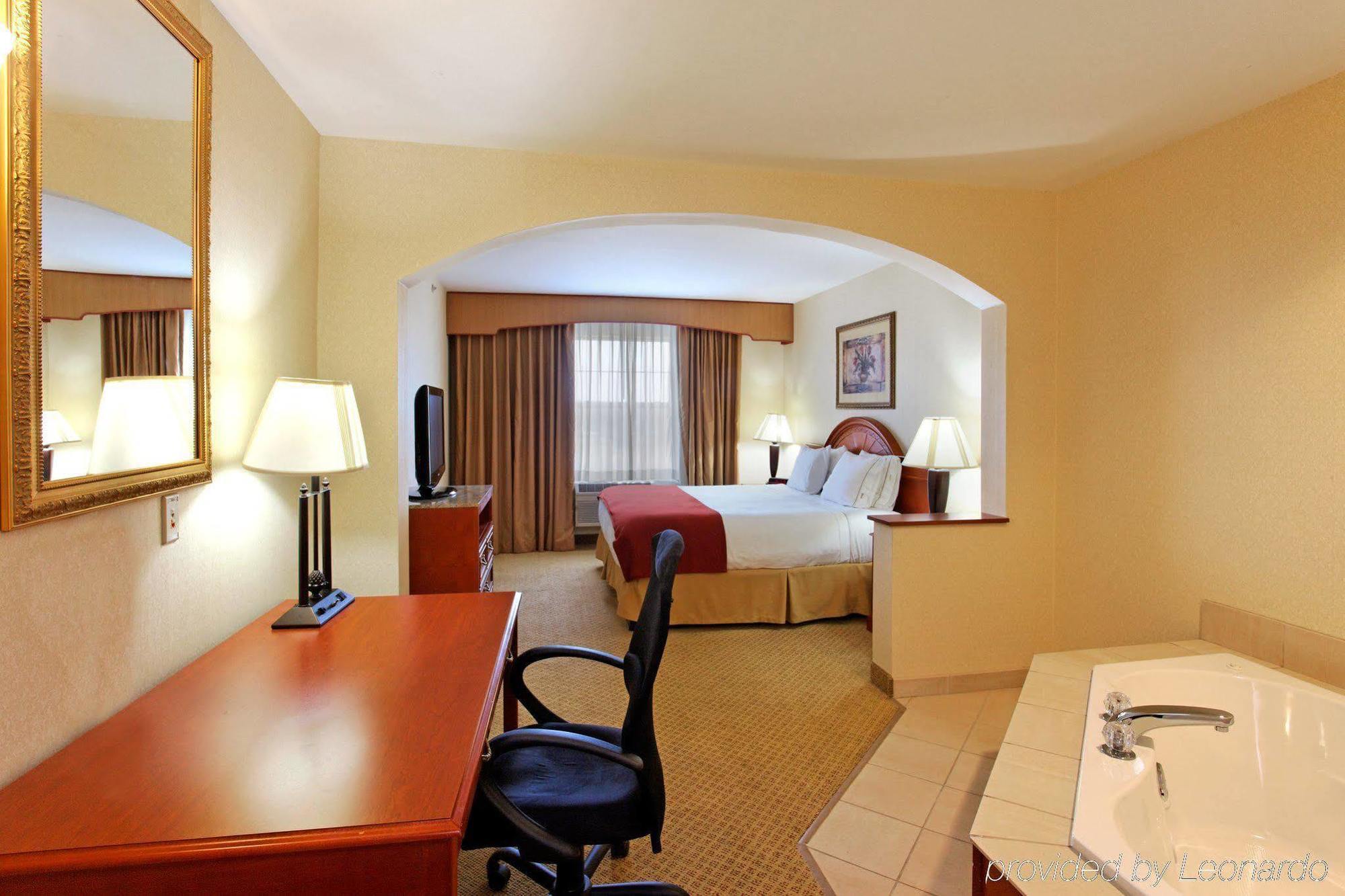 Holiday Inn Express Mystic By Ihg Ruang foto