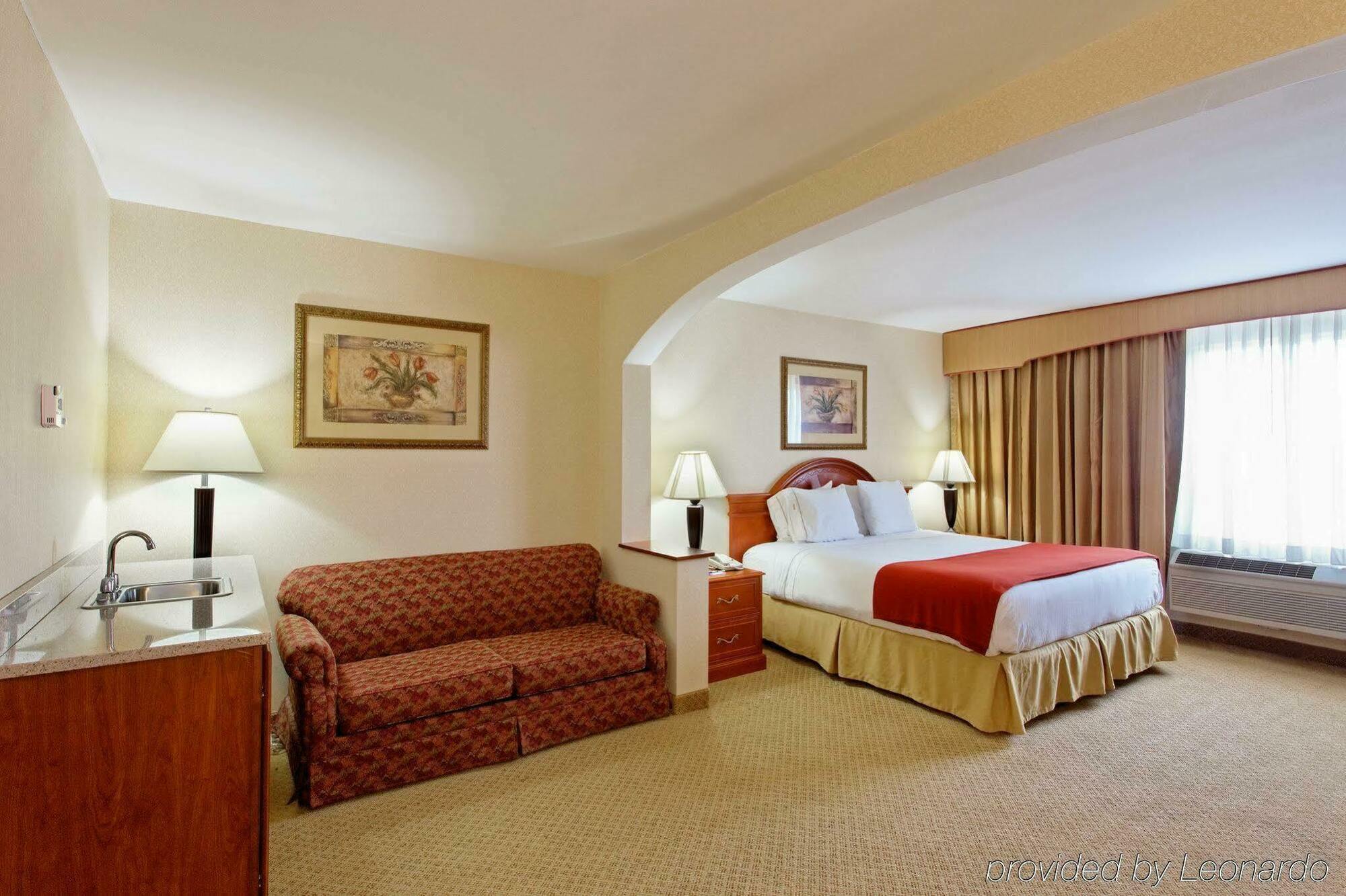 Holiday Inn Express Mystic By Ihg Bagian luar foto